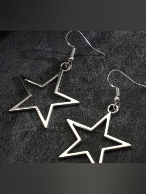 ❤️M $10 Each Or Bundle Any 4/$20 Silver Star Outline Dangle Earrings
